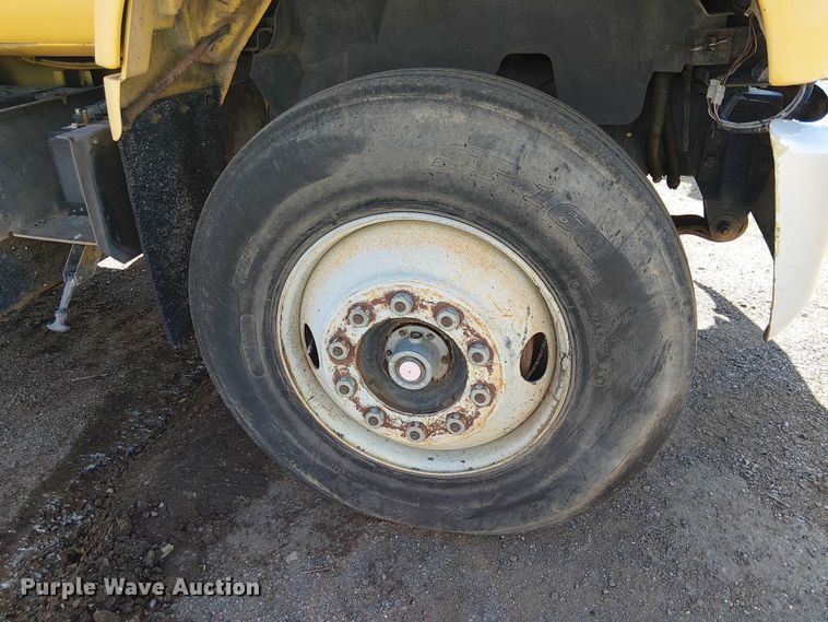 image for item EC1241 1990 GMC C7 asphalt patch truck