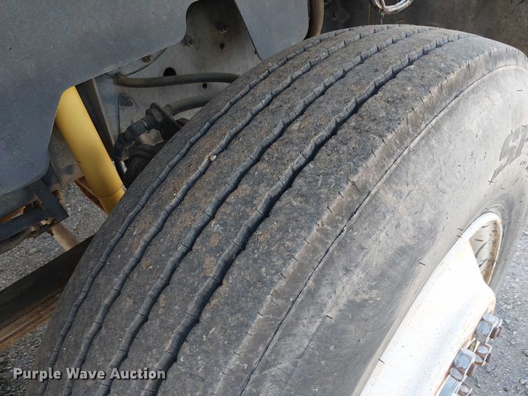 image for item EC1241 1990 GMC C7 asphalt patch truck