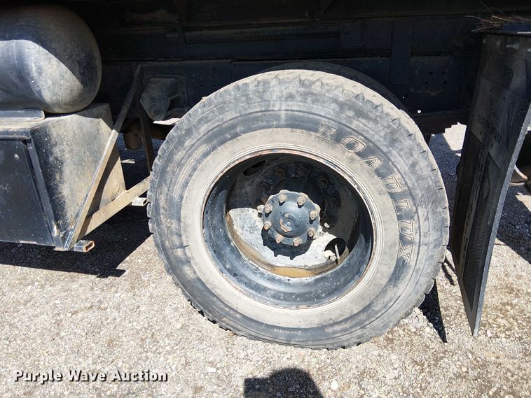 image for item EC1241 1990 GMC C7 asphalt patch truck