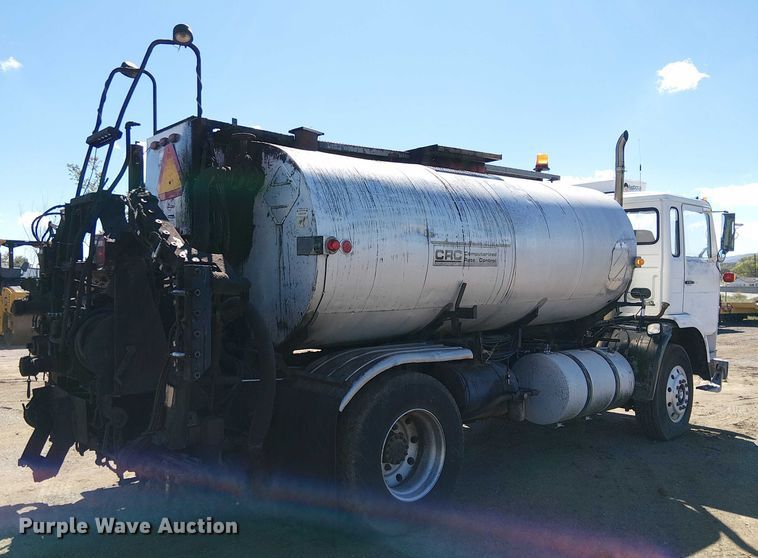 image for item EC1242 1984 Volvo F700 oil distributor truck