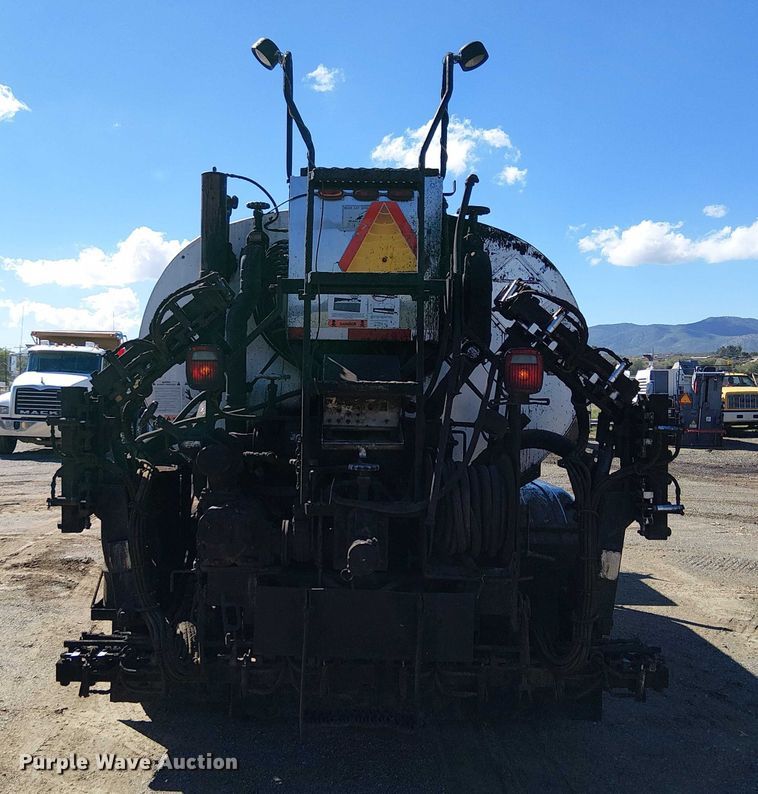 image for item EC1242 1984 Volvo F700 oil distributor truck