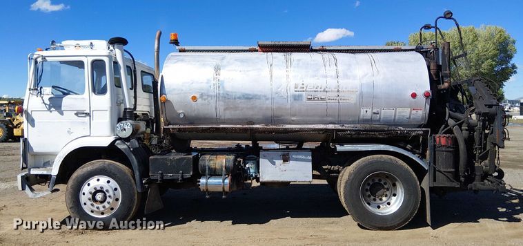 image for item EC1242 1984 Volvo F700 oil distributor truck