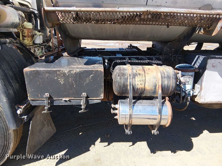 image for item EC1242 1984 Volvo F700 oil distributor truck