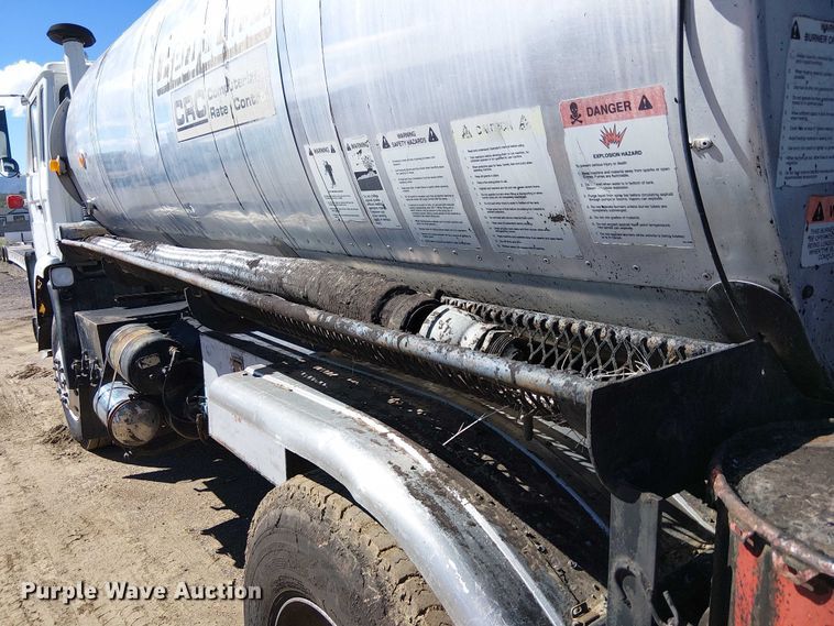 image for item EC1242 1984 Volvo F700 oil distributor truck