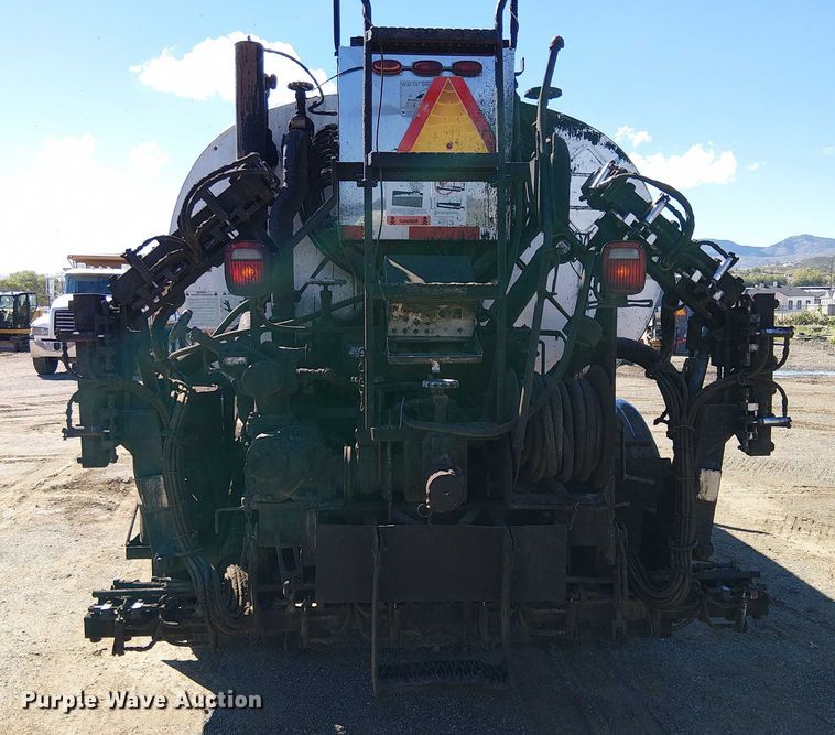 image for item EC1242 1984 Volvo F700 oil distributor truck