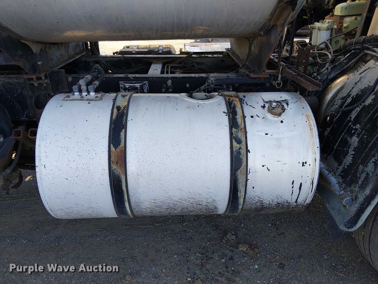 image for item EC1242 1984 Volvo F700 oil distributor truck