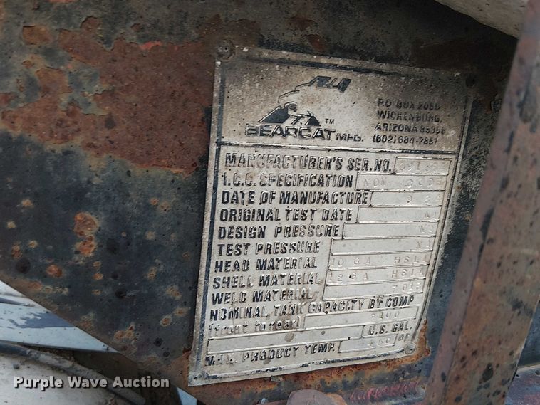 image for item EC1242 1984 Volvo F700 oil distributor truck