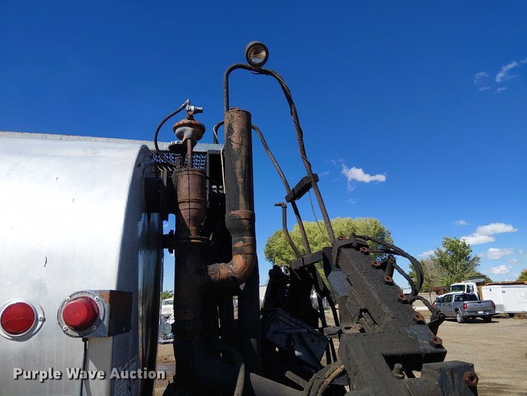 image for item EC1242 1984 Volvo F700 oil distributor truck