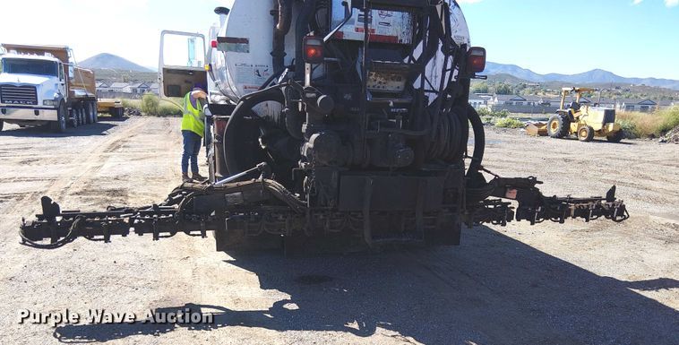 image for item EC1242 1984 Volvo F700 oil distributor truck