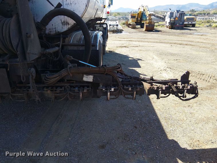 image for item EC1242 1984 Volvo F700 oil distributor truck