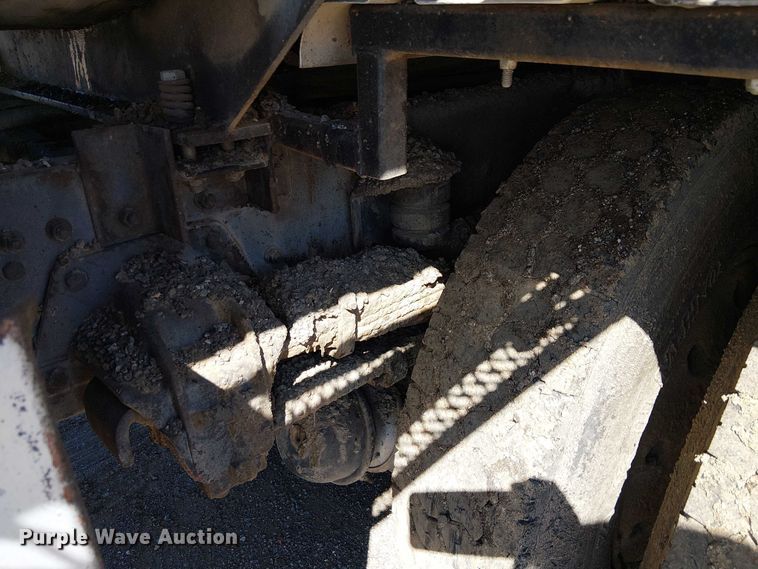 image for item EC1242 1984 Volvo F700 oil distributor truck