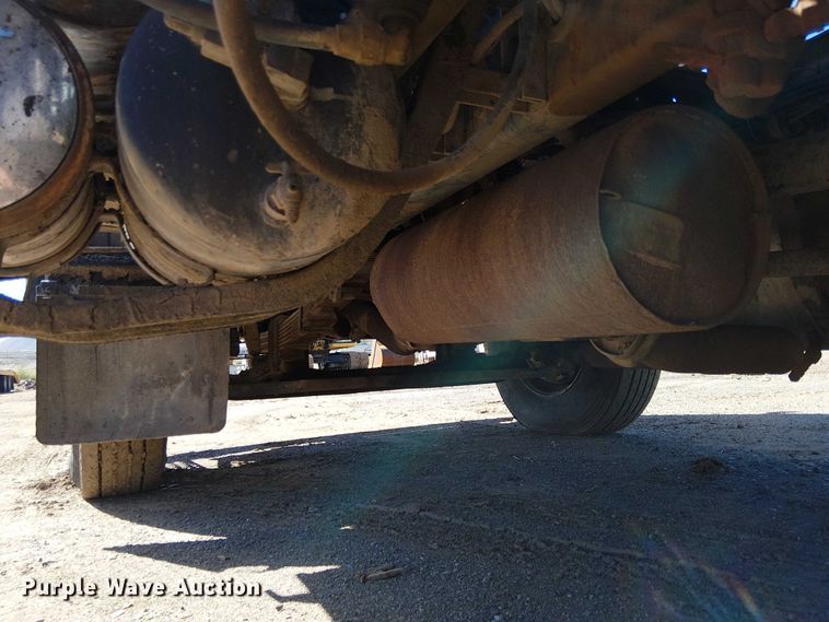 image for item EC1242 1984 Volvo F700 oil distributor truck