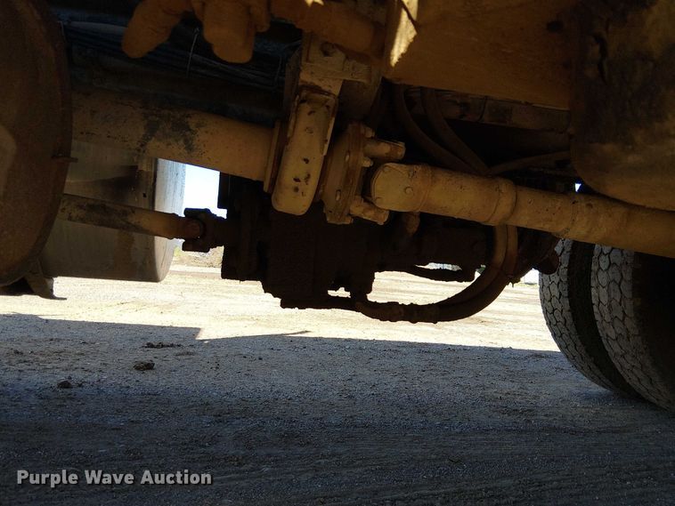 image for item EC1242 1984 Volvo F700 oil distributor truck