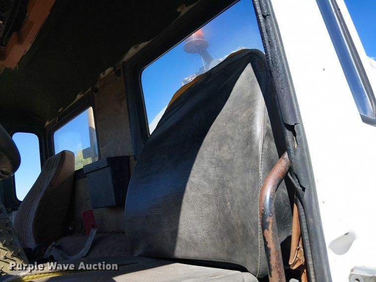 image for item EC1242 1984 Volvo F700 oil distributor truck