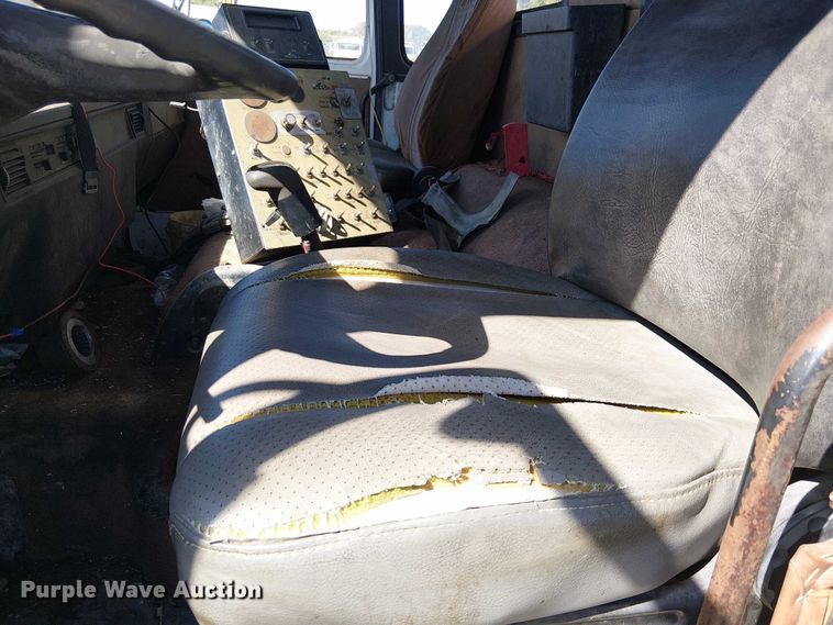 image for item EC1242 1984 Volvo F700 oil distributor truck