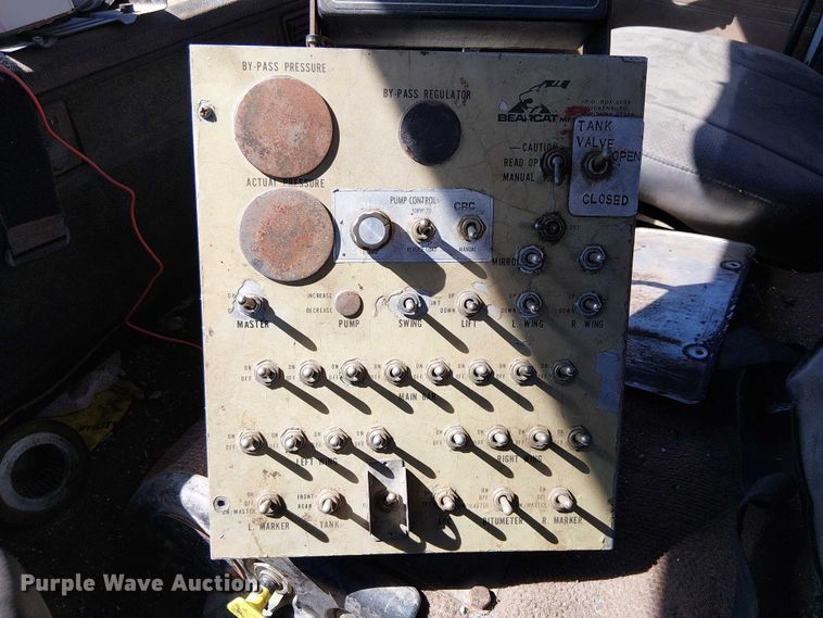 image for item EC1242 1984 Volvo F700 oil distributor truck