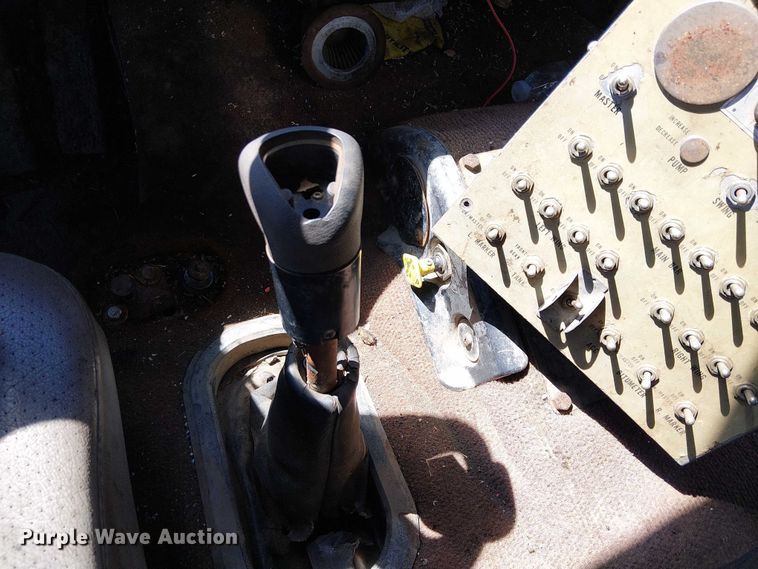 image for item EC1242 1984 Volvo F700 oil distributor truck