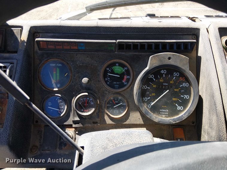 image for item EC1242 1984 Volvo F700 oil distributor truck