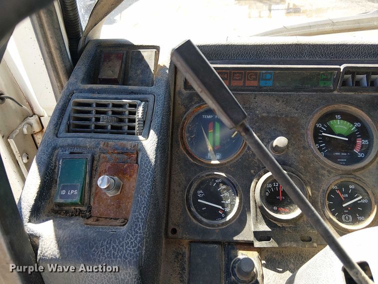 image for item EC1242 1984 Volvo F700 oil distributor truck