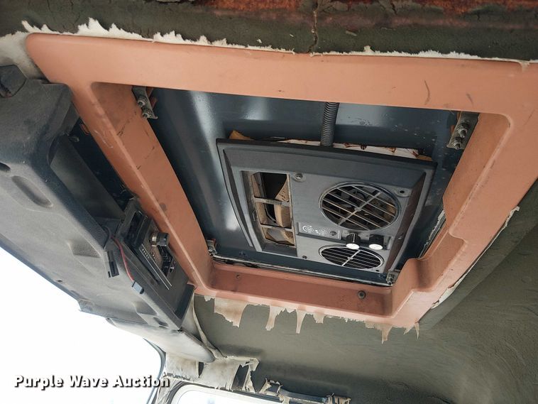 image for item EC1242 1984 Volvo F700 oil distributor truck