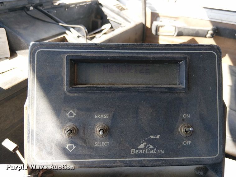 image for item EC1242 1984 Volvo F700 oil distributor truck