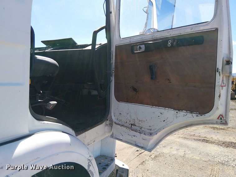 image for item EC1242 1984 Volvo F700 oil distributor truck