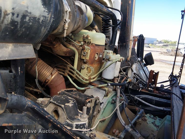 image for item EC1242 1984 Volvo F700 oil distributor truck