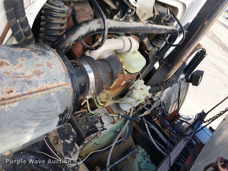 image for item EC1242 1984 Volvo F700 oil distributor truck