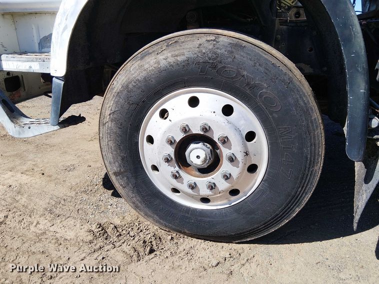 image for item EC1242 1984 Volvo F700 oil distributor truck