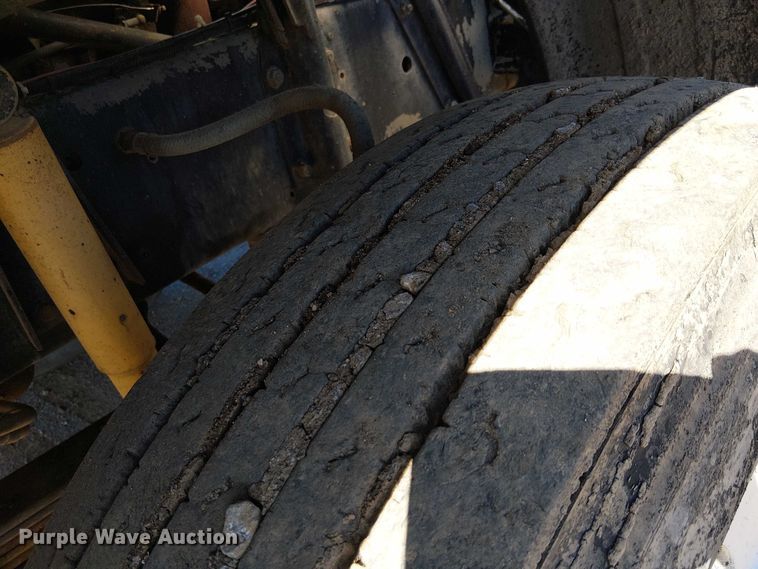 image for item EC1242 1984 Volvo F700 oil distributor truck