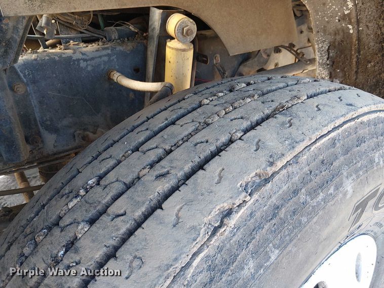 image for item EC1242 1984 Volvo F700 oil distributor truck