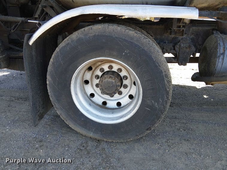 image for item EC1242 1984 Volvo F700 oil distributor truck