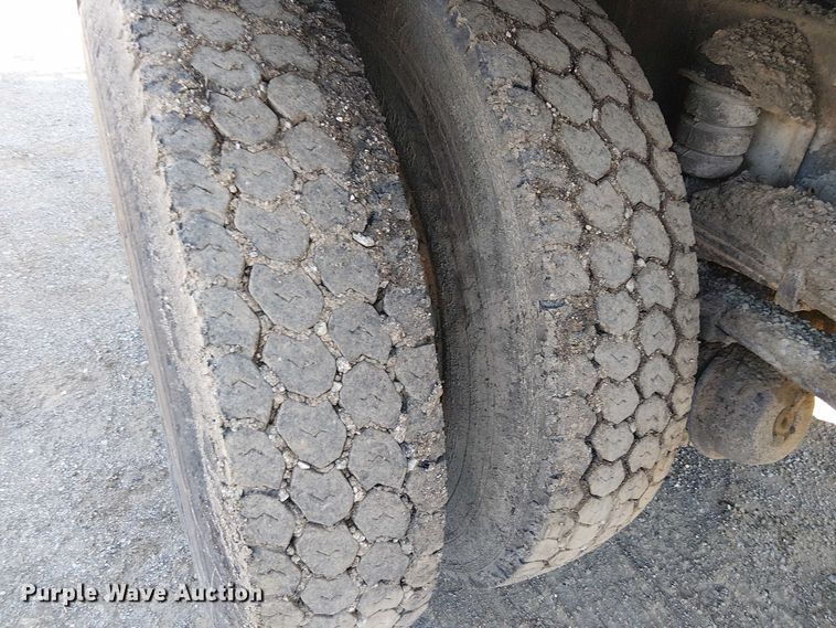 image for item EC1242 1984 Volvo F700 oil distributor truck