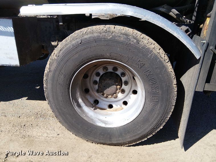 image for item EC1242 1984 Volvo F700 oil distributor truck