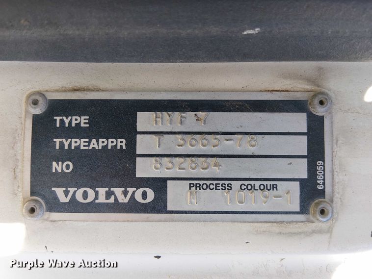 image for item EC1242 1984 Volvo F700 oil distributor truck