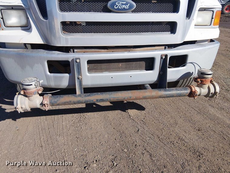 image for item EC1260 2006 Ford F750 water truck