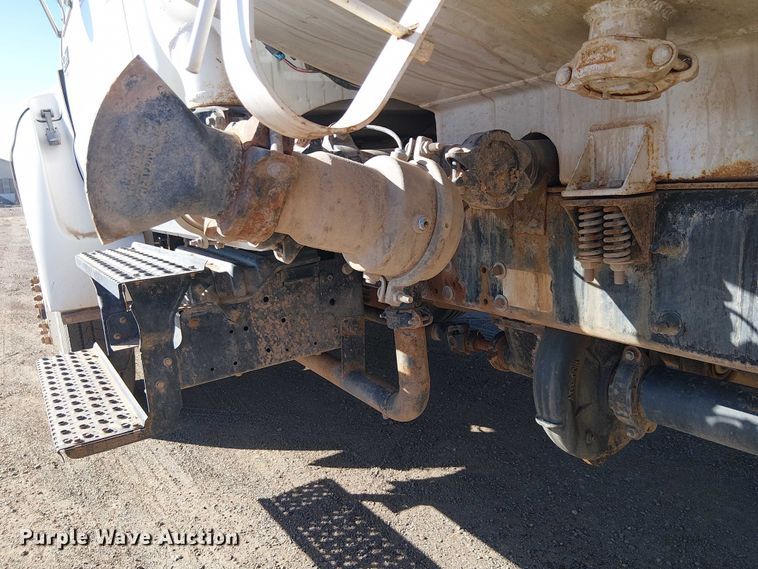 image for item EC1260 2006 Ford F750 water truck