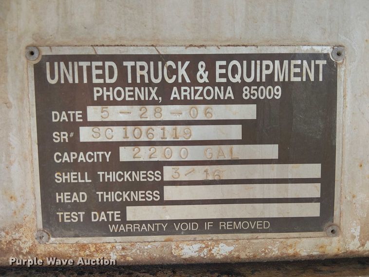 image for item EC1260 2006 Ford F750 water truck