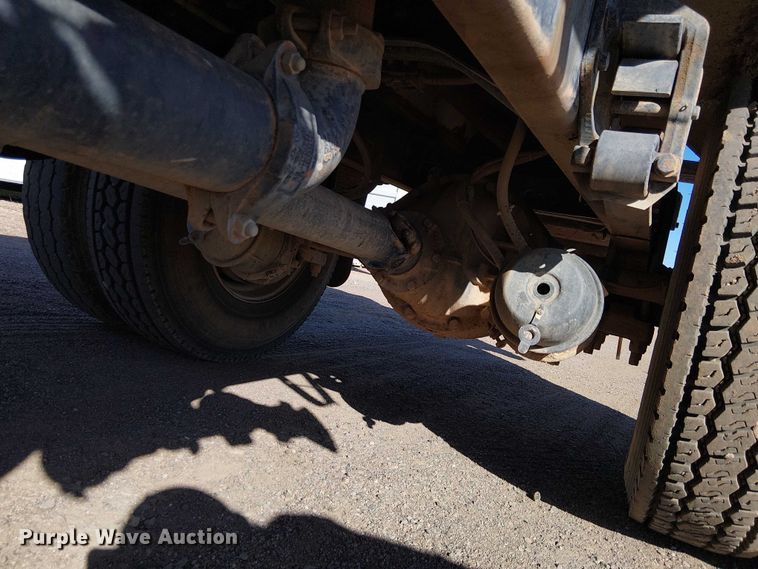 image for item EC1260 2006 Ford F750 water truck