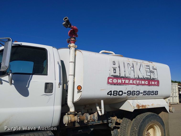 image for item EC1260 2006 Ford F750 water truck