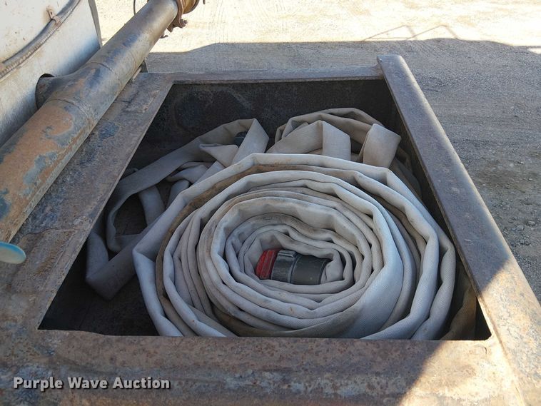 image for item EC1260 2006 Ford F750 water truck