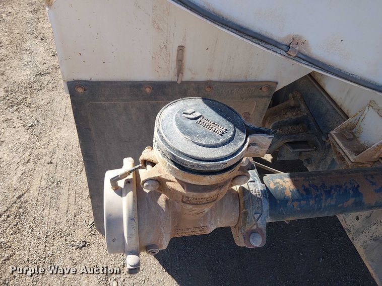 image for item EC1260 2006 Ford F750 water truck