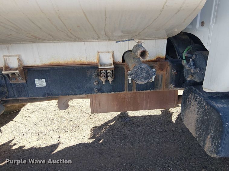 image for item EC1260 2006 Ford F750 water truck