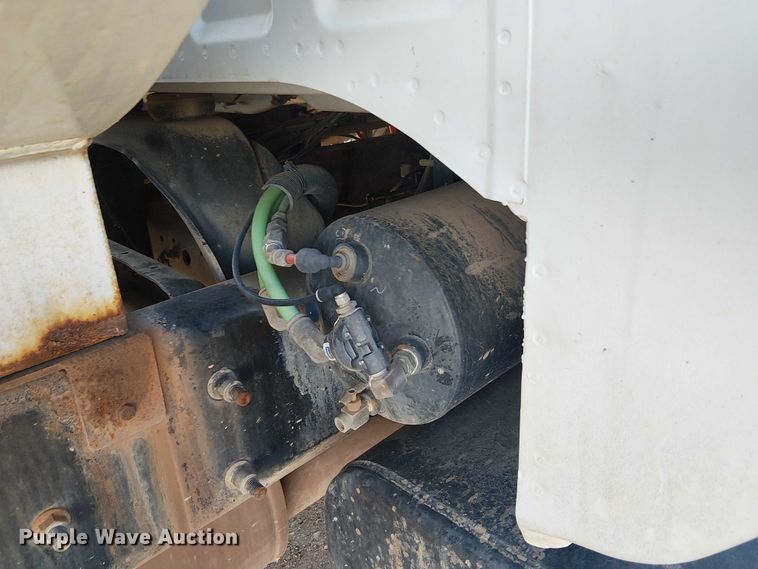 image for item EC1260 2006 Ford F750 water truck