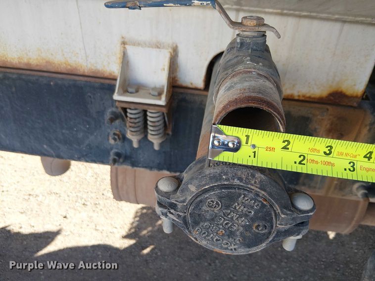 image for item EC1260 2006 Ford F750 water truck