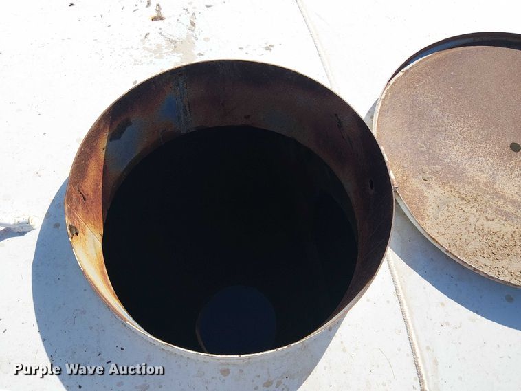 image for item EC1260 2006 Ford F750 water truck