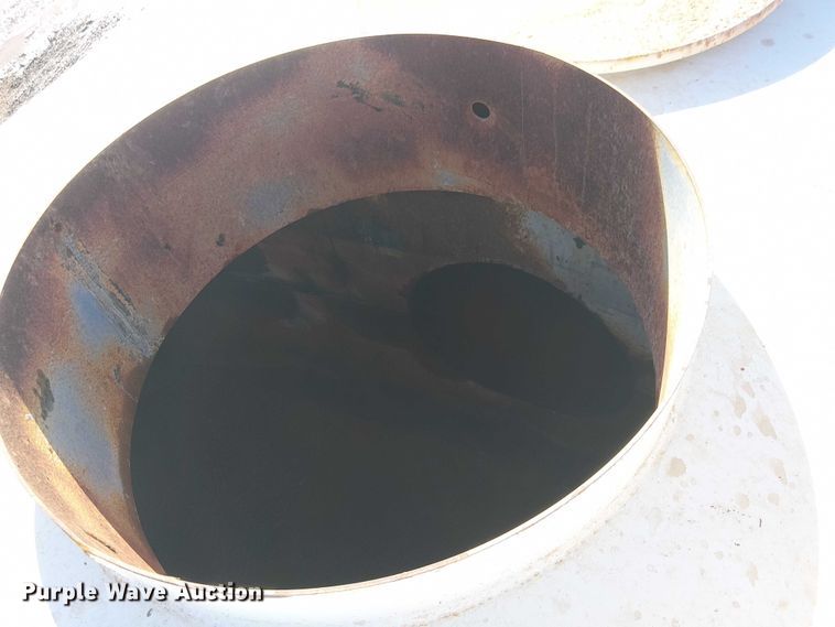 image for item EC1260 2006 Ford F750 water truck