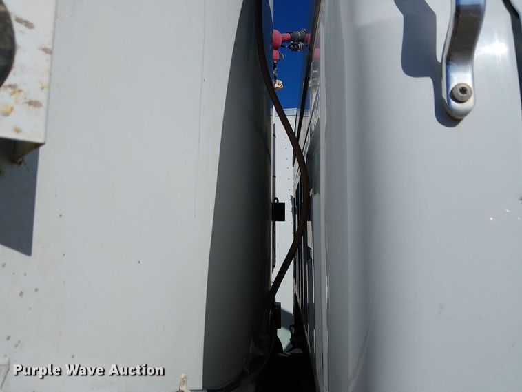 image for item EC1260 2006 Ford F750 water truck