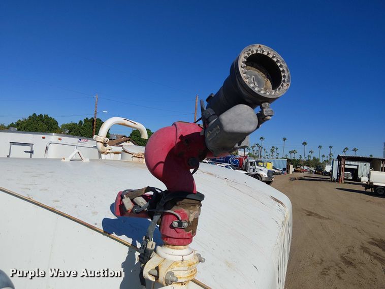 image for item EC1260 2006 Ford F750 water truck