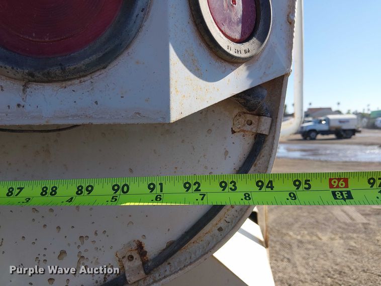 image for item EC1260 2006 Ford F750 water truck